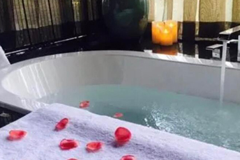 成都新都水疗池中的失重冥想：当身体学会漂浮